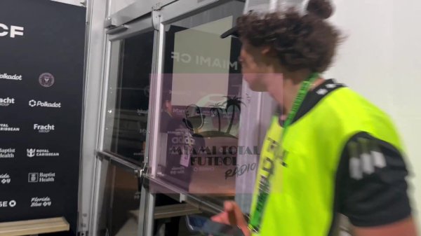 火速放工🏃‍♂️跟队记者：梅西赛后告成冲向我方的车