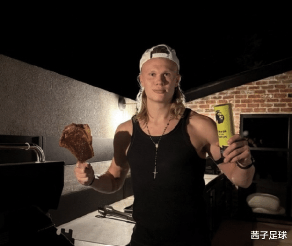 哈兰德一天也吃6顿饭! 太阳报: 哈兰德正在顺从C罗的饮食风俗