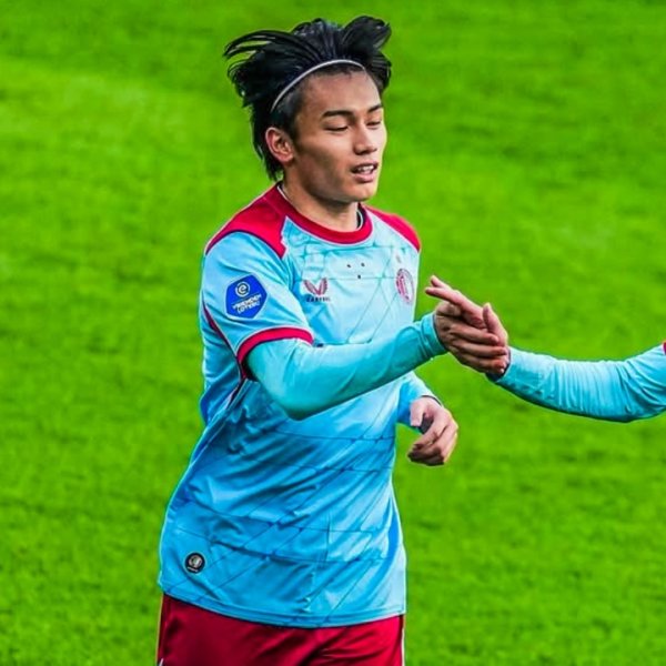 景色爆棚💥上田绮世脚后跟破门半场戴帽 9轮11球领跑荷甲弓手榜