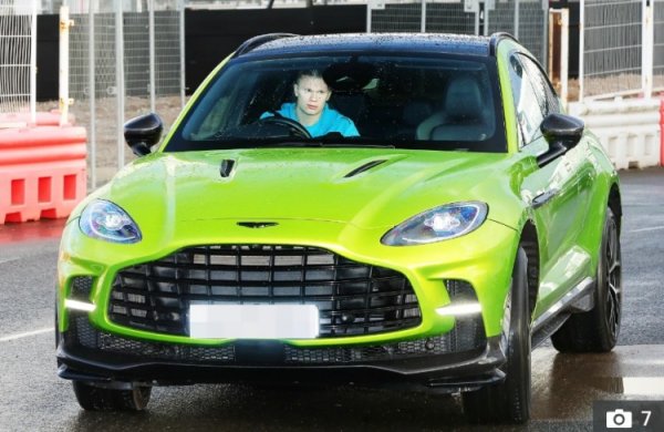 太阳报：哈兰德新添25万镑兰博基尼，储藏了布加迪、库里南等豪车