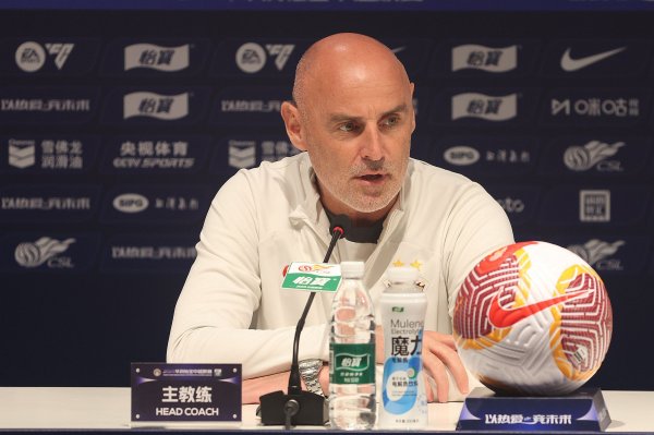 足球报：海港亚冠战日本球队全面下风，仅穆斯卡特留队是好音尘