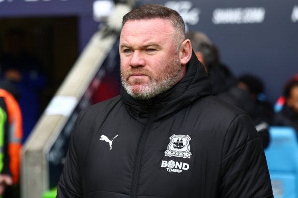 太阳报：鲁尼酒后曾借酒劲挑战英国拳王卡尔扎吉，上去就打中肋骨