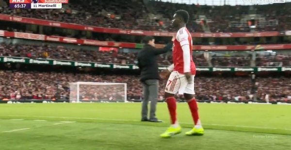 第65分钟，萨卡被换下，马丁内利替补登场