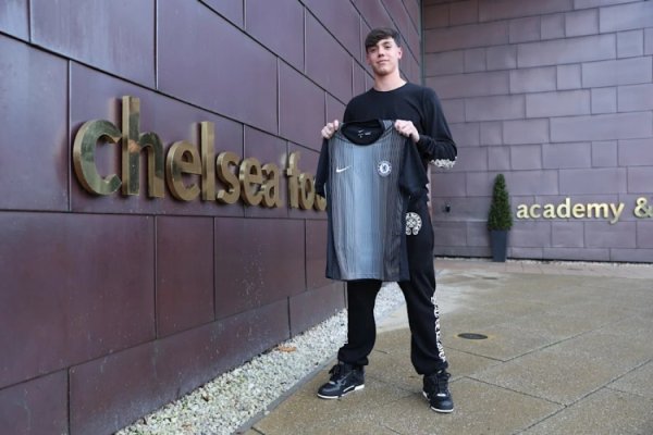 官方：切尔西与17岁门将伯纳尔签下作事协议，他曾入选英格兰U18