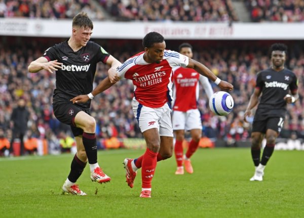 西汉姆官方：19岁小将斯卡尔斯已告成接纳锁骨骨折开导手术