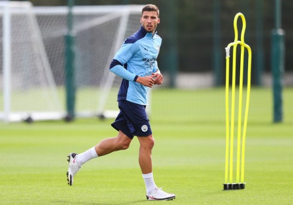 官方：鲁本-迪亚斯因对社区责任的超卓孝敬，被授予PFA社区冠军奖