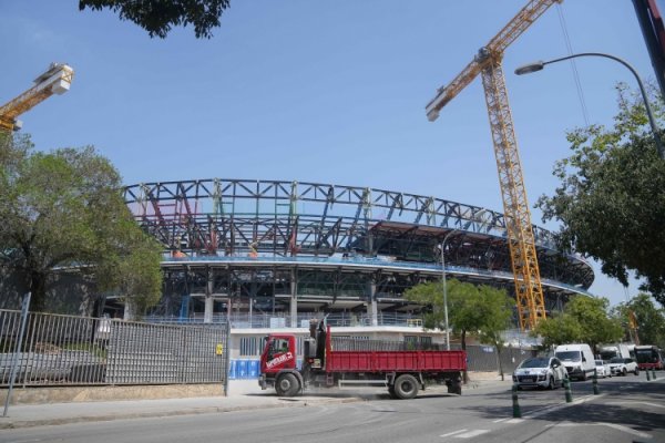 世体：巴萨女足将在翻修的诺坎普领有专属更衣室，与男队大小换取