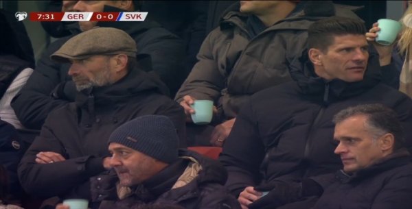 平素球迷老渣😁克洛普和戈麦斯现场不雅战德国6-0斯洛伐克