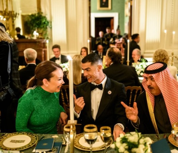 特朗普幕僚：我一运转没认出C罗，孩子说他但是ins粉丝最多的东说念主！