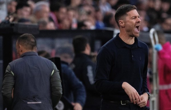 记者：阿隆索与部分球员会面，经营提高球队清楚的提议