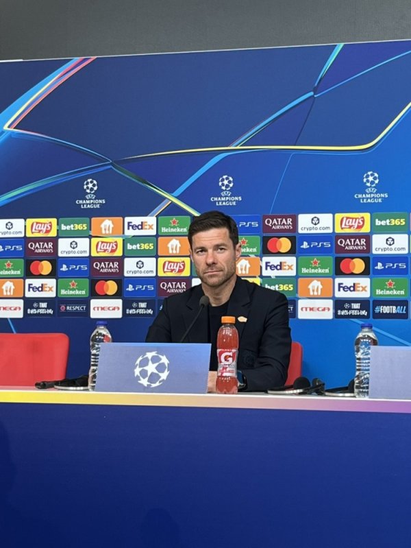 皇马记者赞好意思阿隆索：濒临媒体保护球员活动优雅，永恒以球队为重