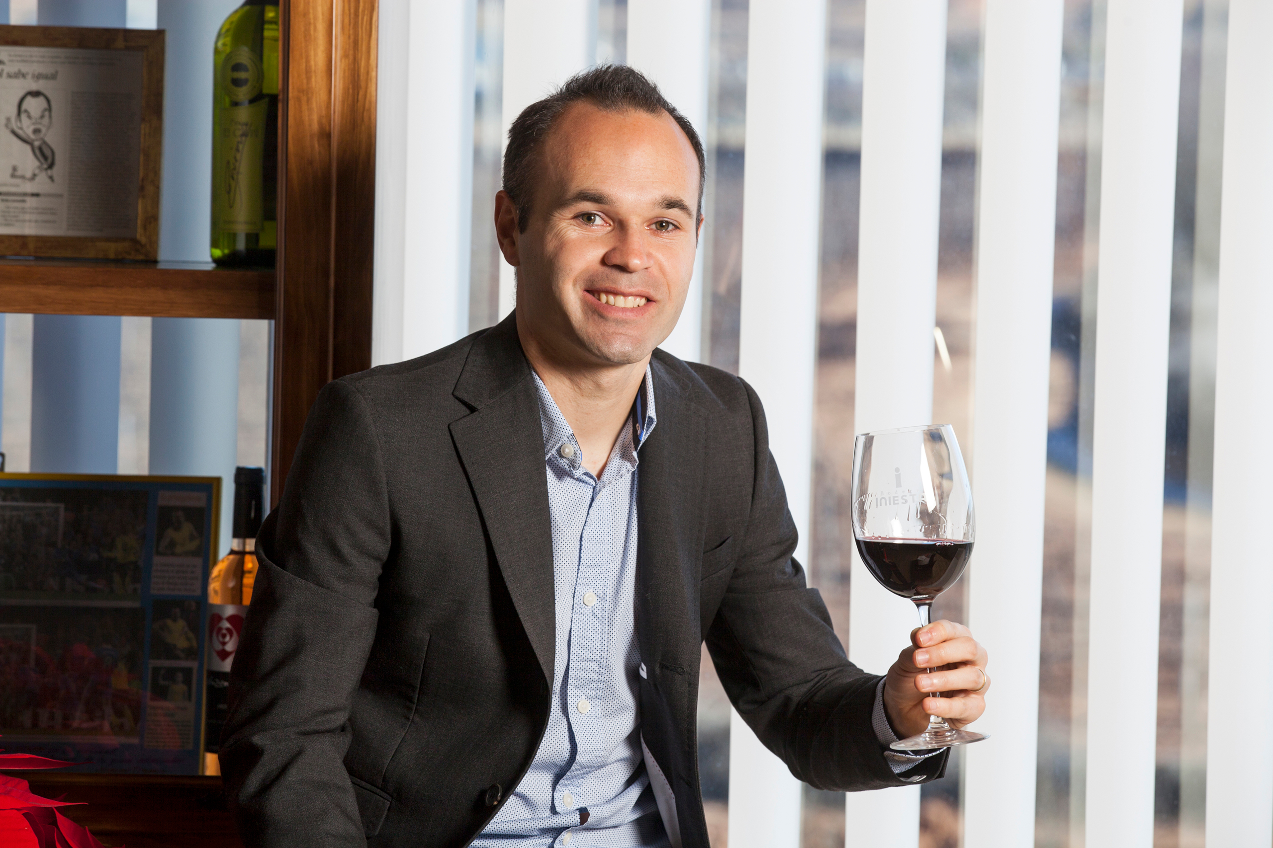 闪电丢球！阿拉维斯开场44秒先入一球，巴萨0-1过期！